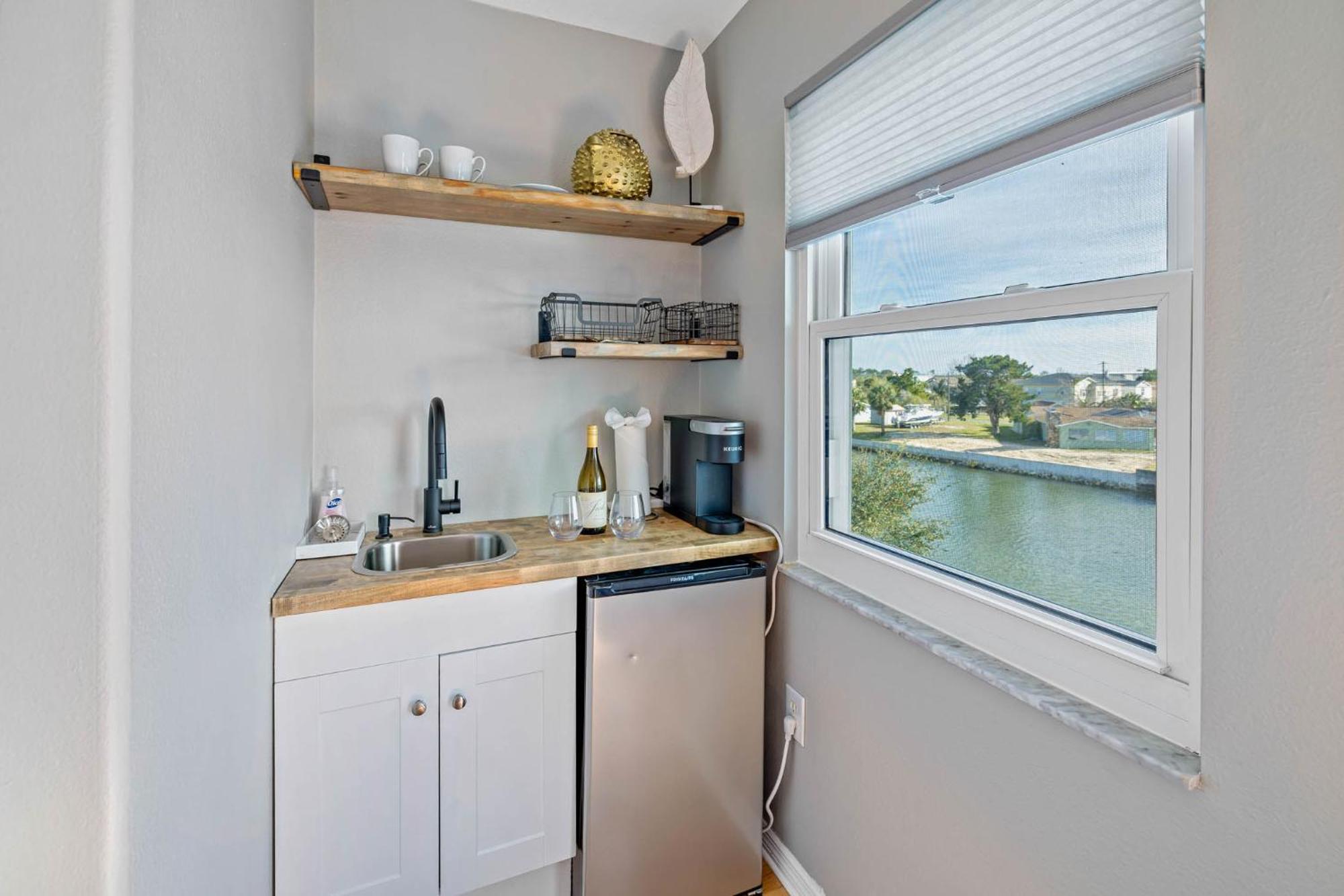 5 Bed3Bath Waterfront Pool Home With Full Gym, Office, And Heated Pool! Hernando Beach Экстерьер фото