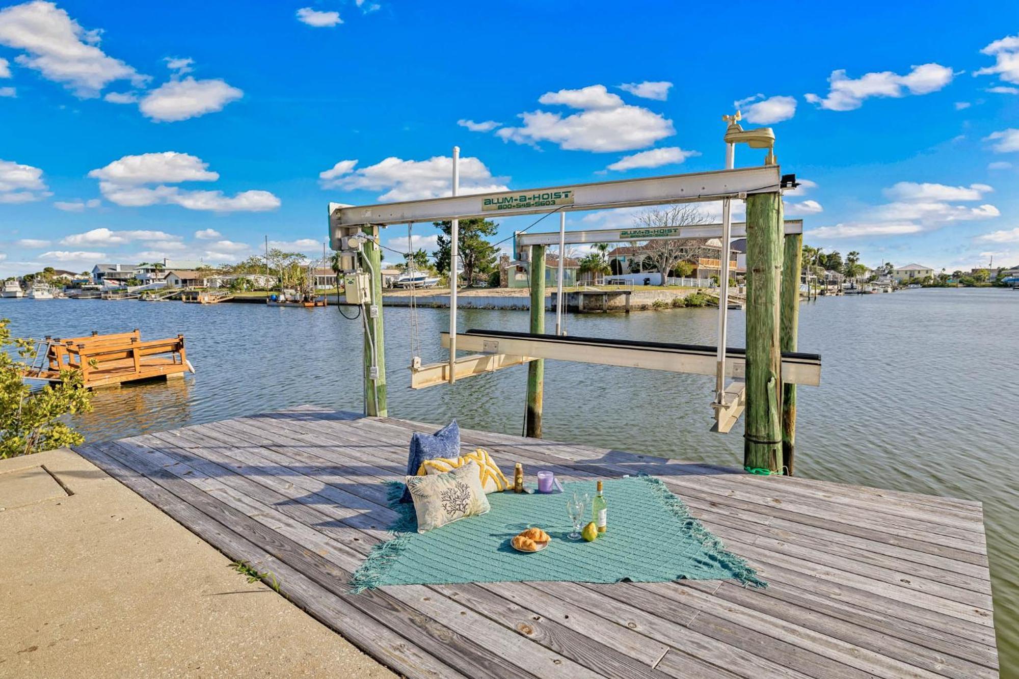 5 Bed3Bath Waterfront Pool Home With Full Gym, Office, And Heated Pool! Hernando Beach Экстерьер фото